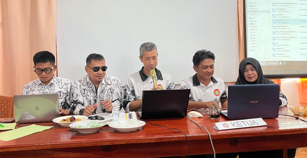 Panitia Konkerkab PGRI Lembur kerjakan administrasi screenshot 2026 01 10 10 48 46 534 com.whatsapp.w4b edit